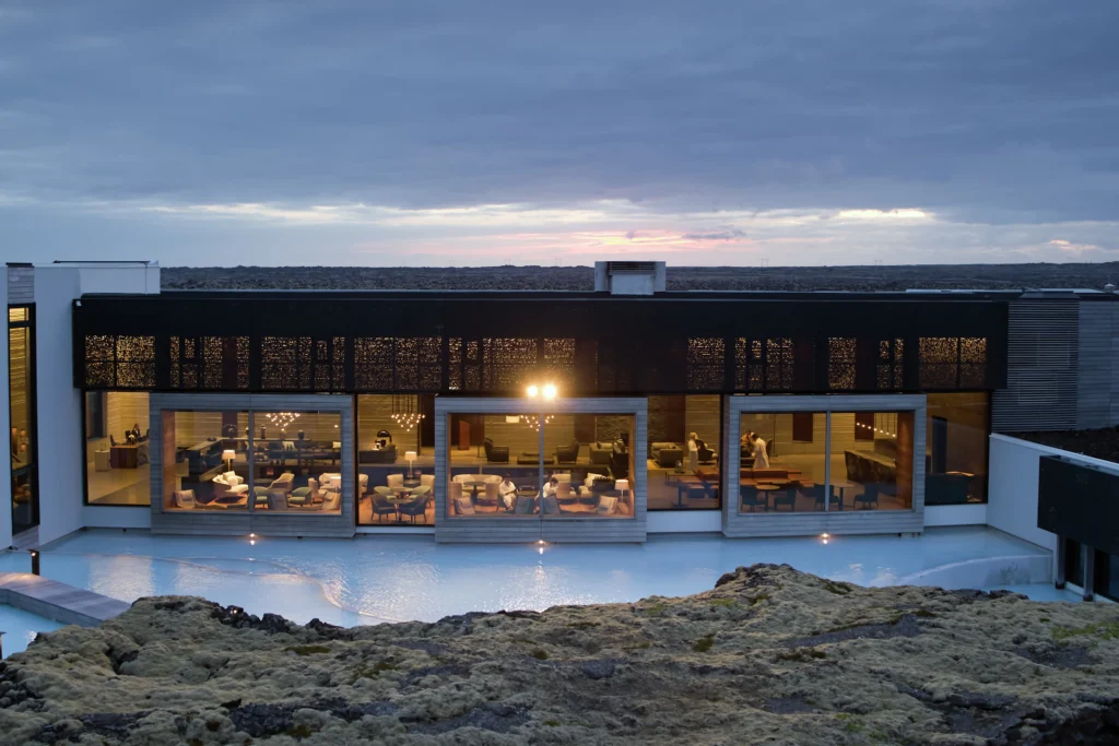 Ideal location close to the airport and Reykjavík