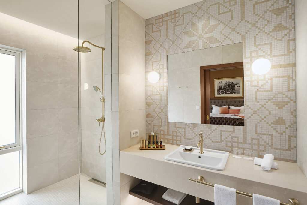 Luxurious deluxe bathroom